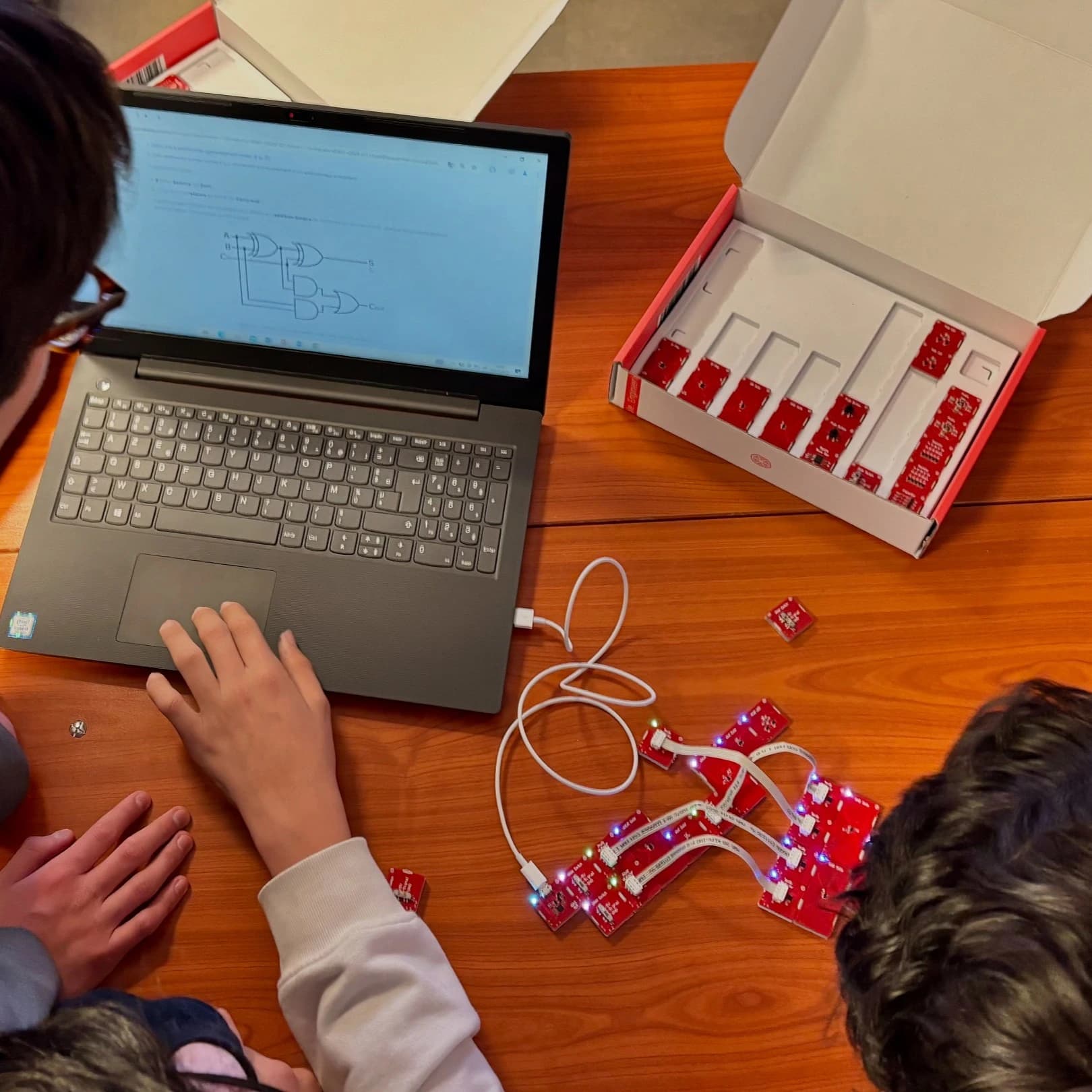 PomeLabs — hands-on electronics education